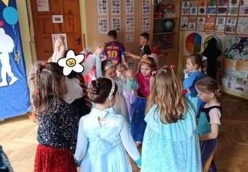 Bal karnawałowy w naszym oddziale przedszkolnym i w klasach I-II